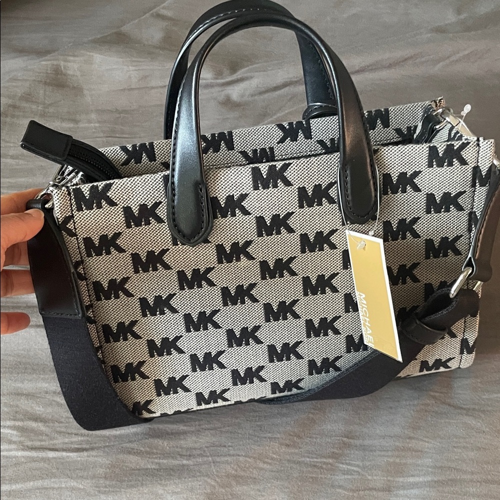 Michael Kors Black and Grey GiGi Small Messenger Bag - Picture 3 of 8